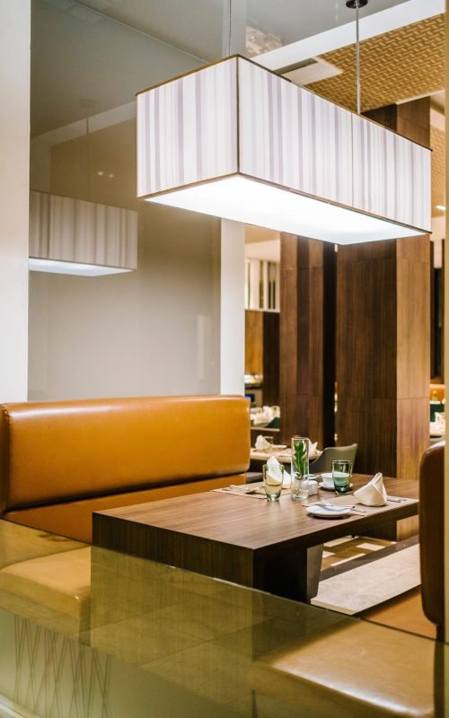 dinner-table-luxury-hotel (1)